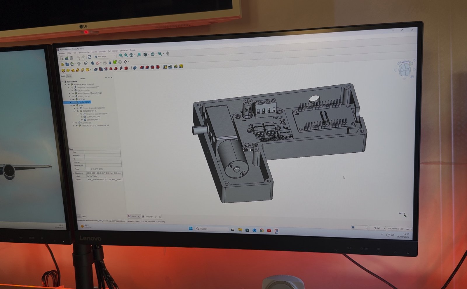 Diseño CAD de la carcasa y la integración mecánica del estor motorizado